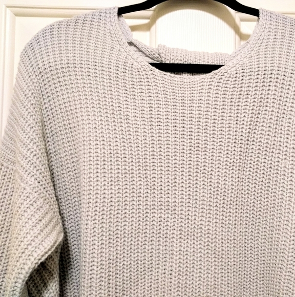 ✨ HOST PICK ✨ Open-Back, Twist Sweater - Picture 12 of 16
